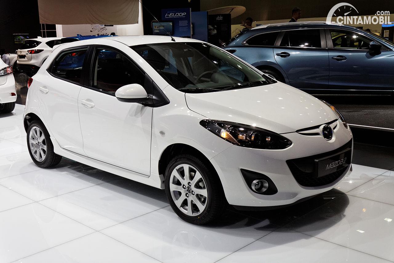 https://img.cintamobil.com/2021/04/18/Yyu6iaT7/mazda-2-67ae.jpg
